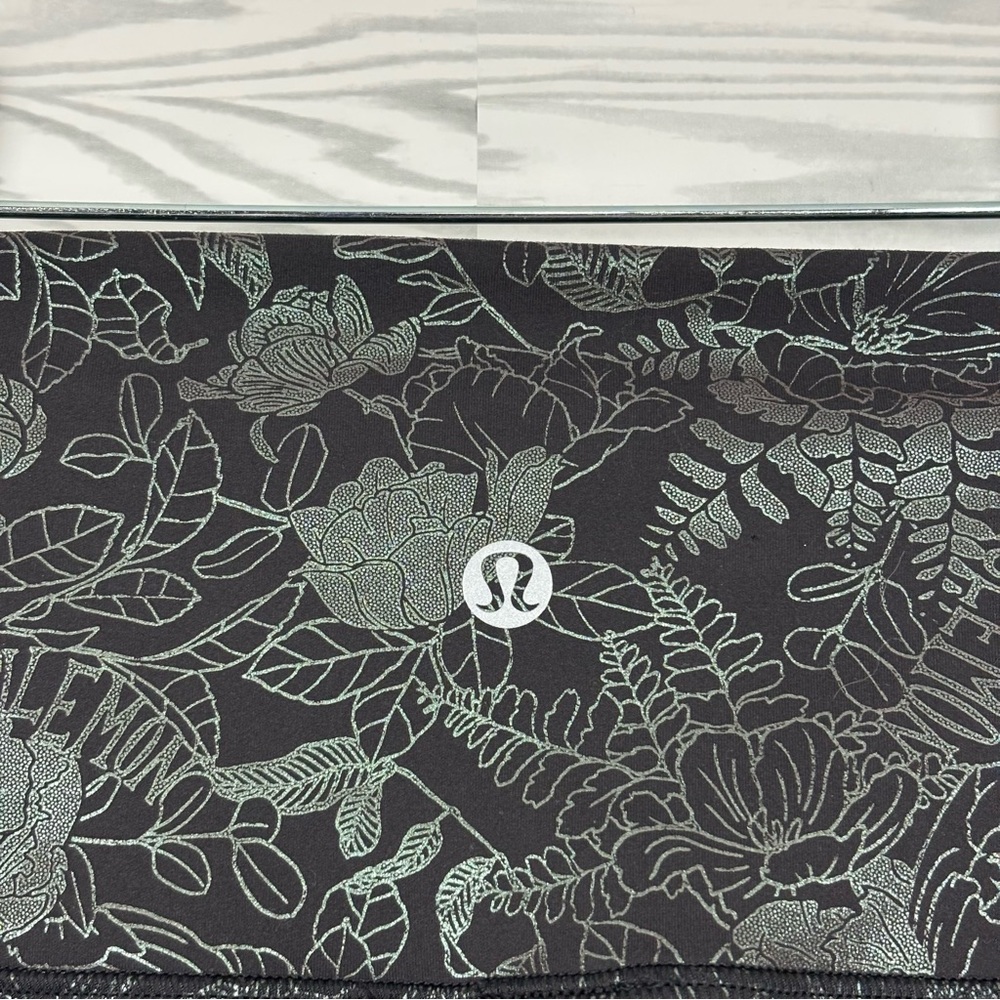Lululemon Wunder Train High-Rise Tights Flourish Black Iridescent Foil Size 2 - Picture 5 of 10